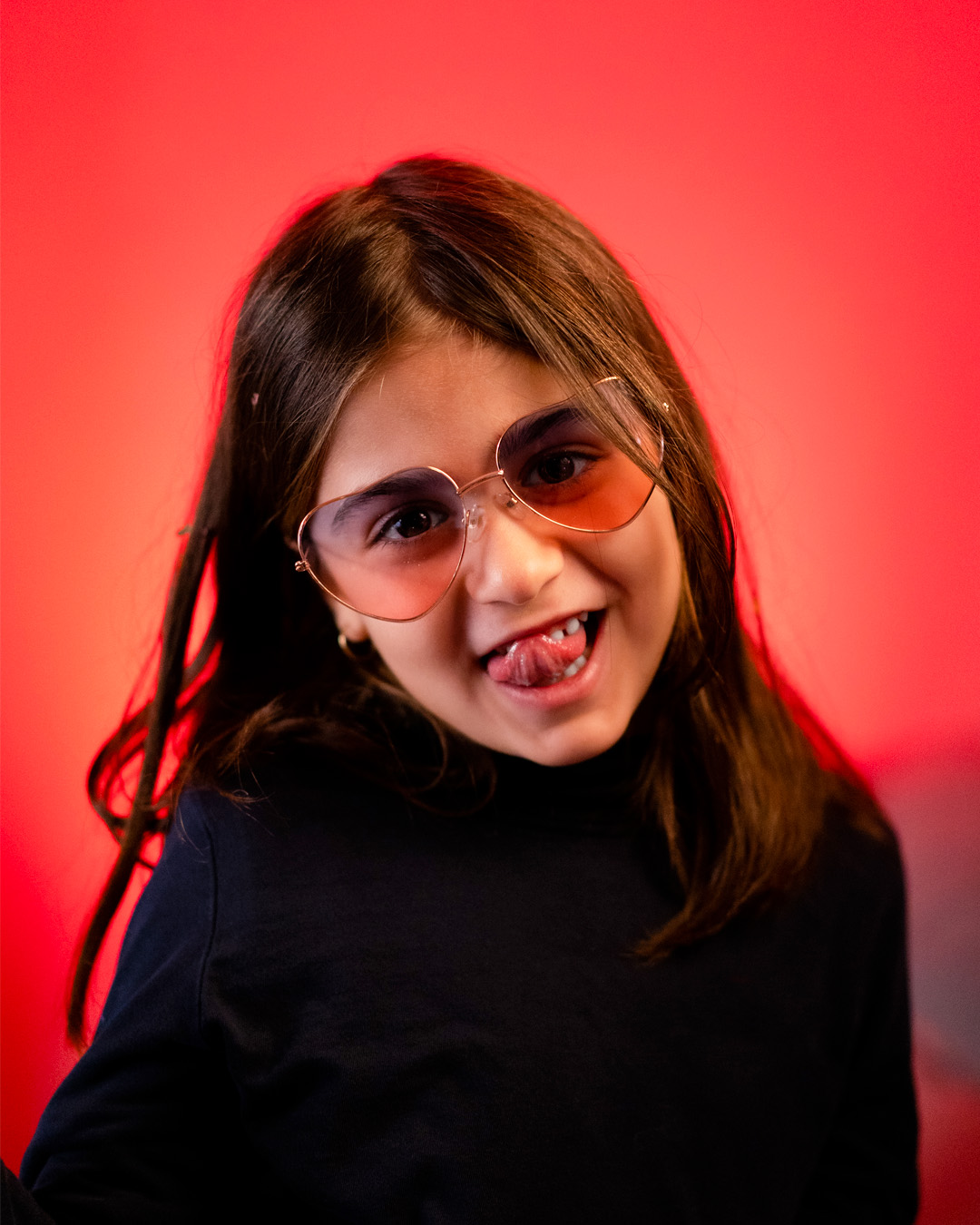 enfant pour publicité de lunettes de soleil pour des vidéos réseaux sociaux